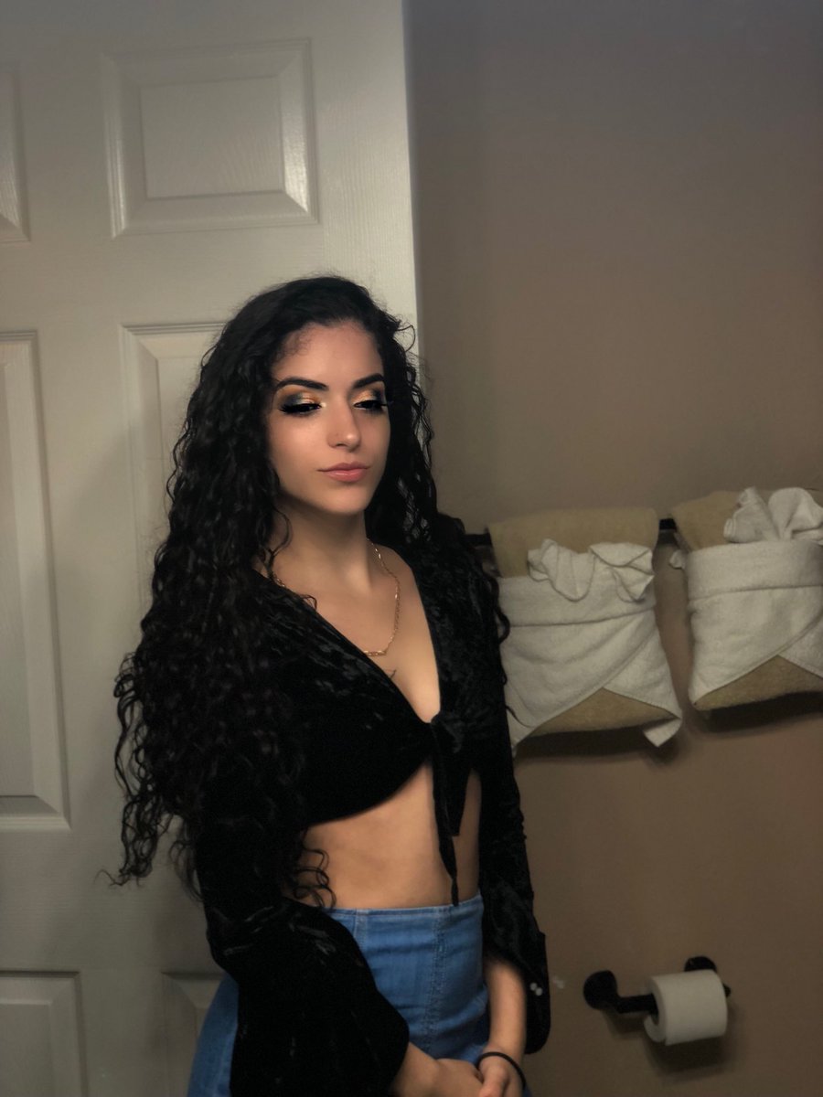 LooksbyBerto_21's tweet photo. Another satisfied client! Ladies prom is here book me to be your make up artist!!💋 
• eyeshadow look was created using the Bebella B35e pallet
#bebella #nyx #anastasia #malani https://t.co/PsJfVS1YCF