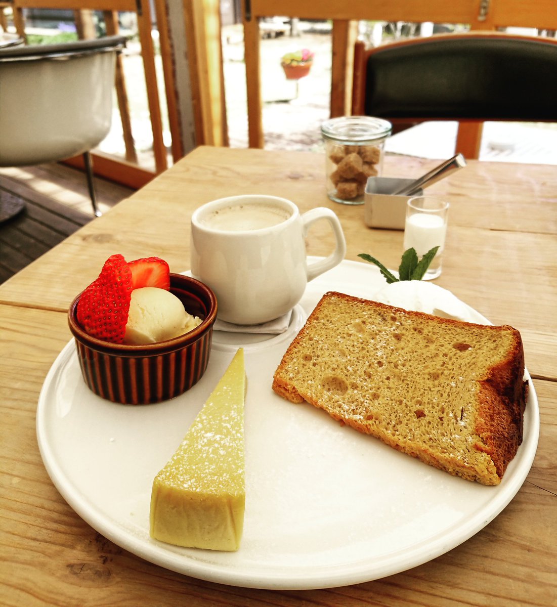 KPP_JL061's tweet photo. スイーツプレート #スイーツプレート #スイーツ #カフェ #カフェホリデー #黒磯 #カフェ #cafe #cafeholiday #kushiro #那須塩原 #栃木 #kpp #nasushiobara #tochigi #喫茶店 #放牧中 https://t.co/LLDiQLyVxs