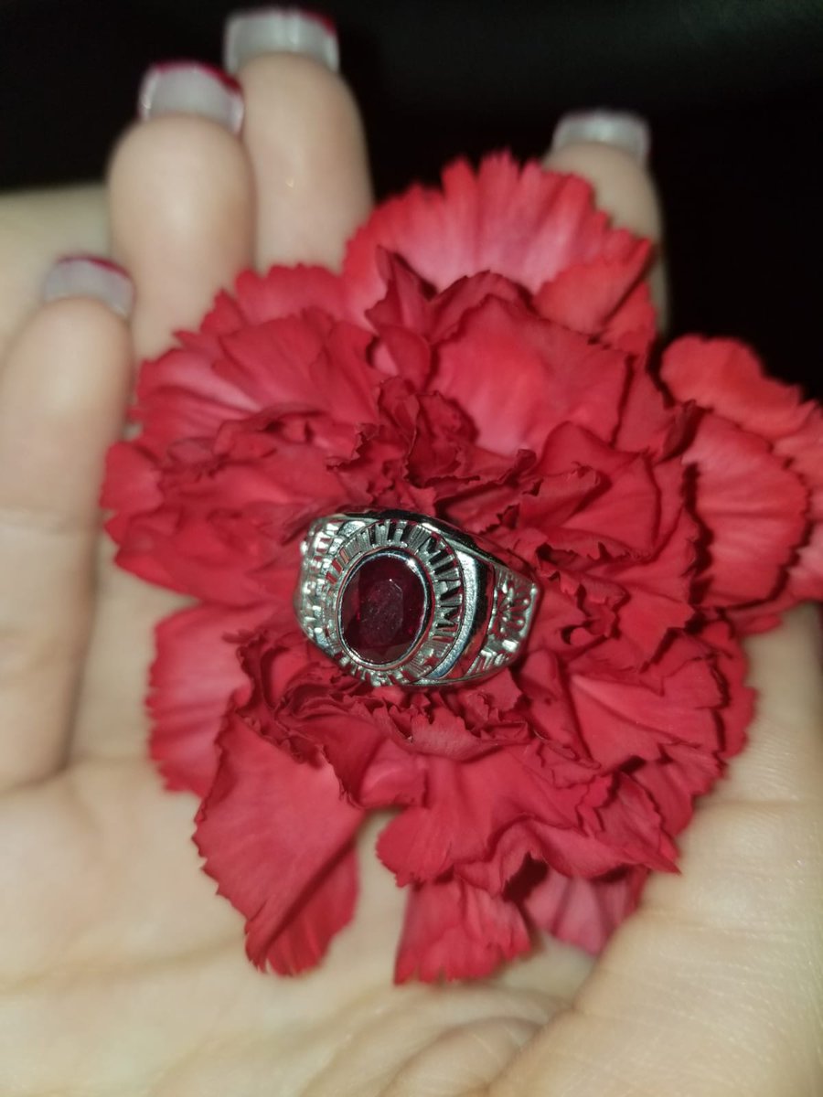 jazminneadle's tweet image. Half way there🎓😎 #upperclassmen #onemorefreakingyear