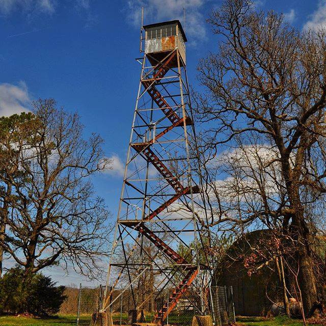HawksbillCrag's tweet photo. #adventureisoutthere #americathebeautiful #arkansaslife #arkansasoutdoors #arkansas_traveler #clifty #explorearkansas #findyouradventure #findyournowhere #firetower #forum #getoutside #hikingadventures #igarkansas #landofopportunity #lettheadventurebegin… https://t.co/SNgEFRYyh4 https://t.co/xL9wgAgbBD