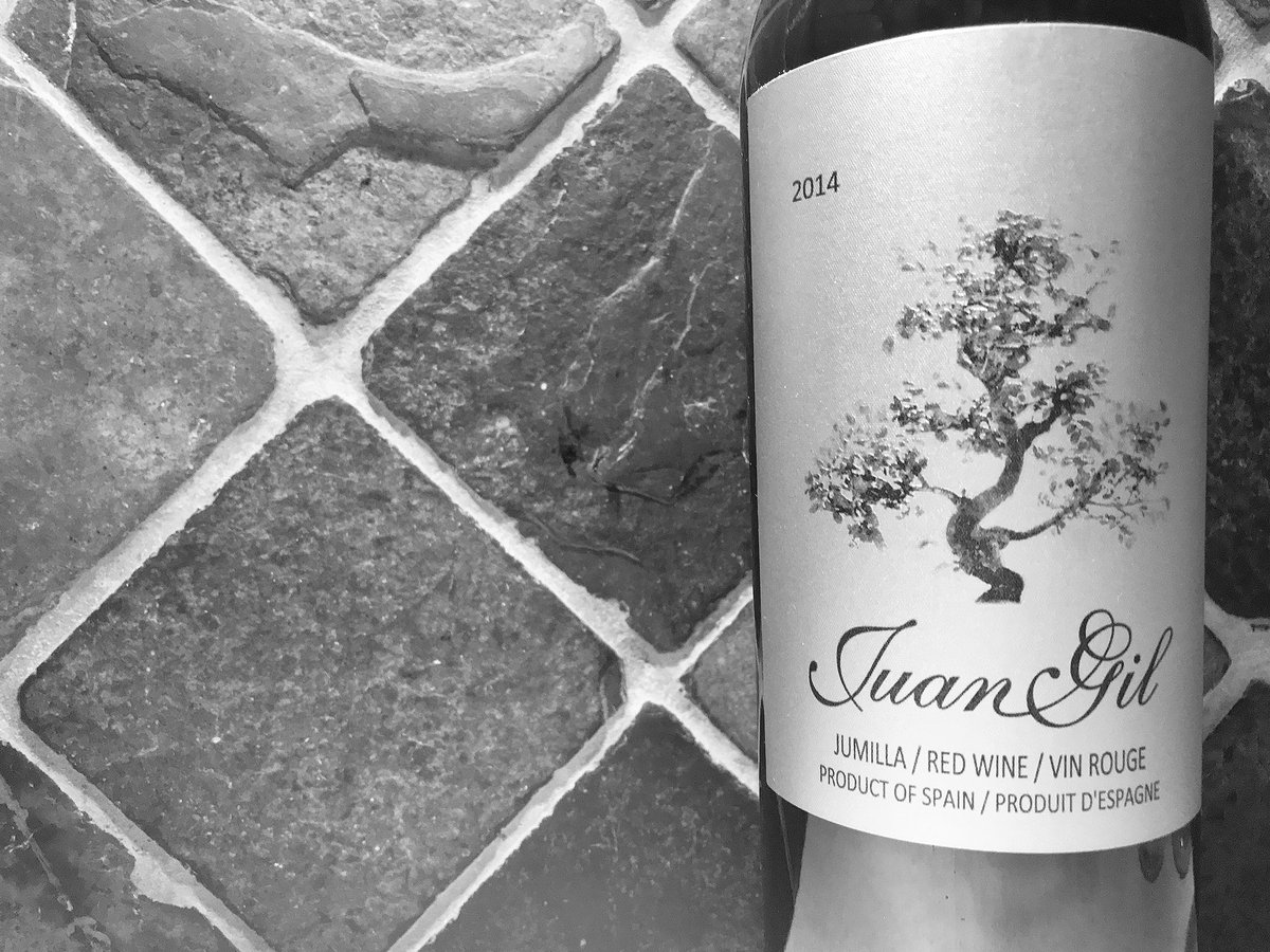 astudentofwine's tweet photo. #winelover #wine value: the Bodega Juan Gil from #Jumilla... smooth, rich, concentrated dark tea/cocoa/raspberry leaf/iris tones. STUNNING for $13+ USD &amp; perfect w/steak tartare... What do YOU think about the dish?? #loveit #takeapass https://t.co/QGgpIOgfJT