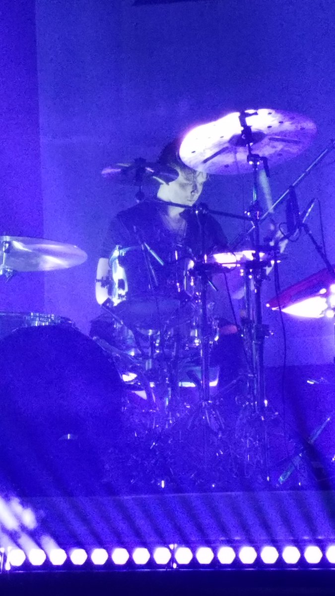 lookitsmara's tweet image. BEST SHOW OF MY LIFE. WORTH SLEEPING ON THE STREETS FOR 3 DAYS. THANK YOU @5SOS for an incredible night! #5SOS3Dallas