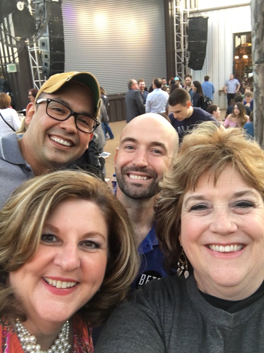 robinperozzi's tweet photo. It was a great night in the Big D!! #texaslovesbeto #BetoForSenate #beatcruz #therustic https://t.co/3tQFHD0WWh