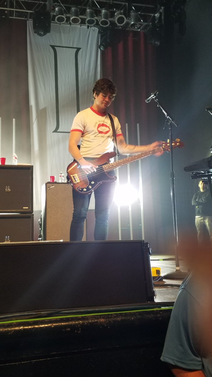 lookitsmara's tweet image. BEST SHOW OF MY LIFE. WORTH SLEEPING ON THE STREETS FOR 3 DAYS. THANK YOU @5SOS for an incredible night! #5SOS3Dallas