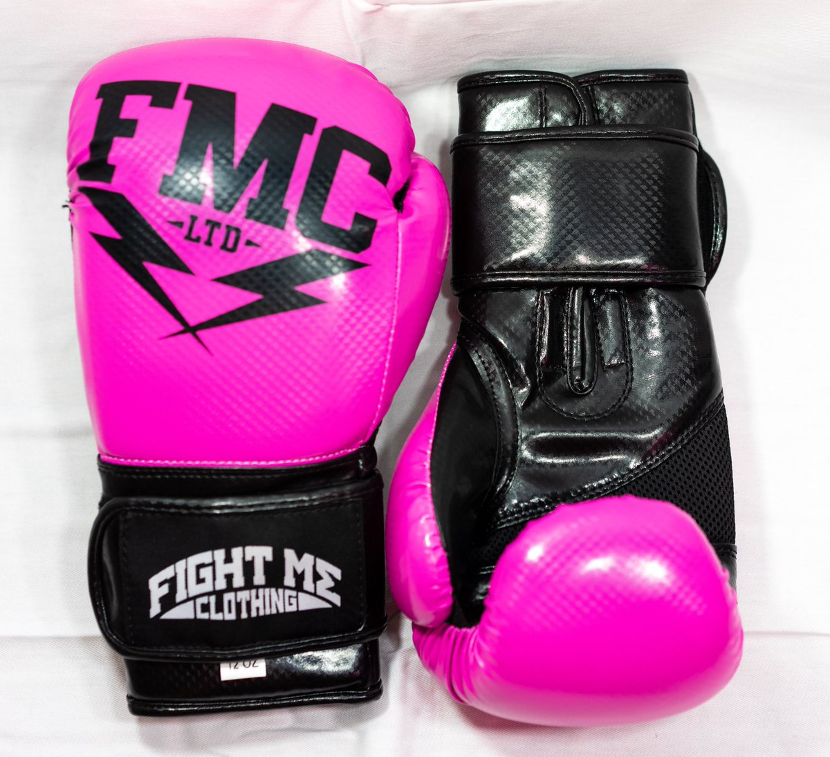 FIGHTMECLOTHING's tweet photo. 🔥🔥🔥 for the Ladies and fellas man enough to rock these bad ass PINK #FMCBOXINGGLOVES ! RT https://t.co/hU72QZhY59