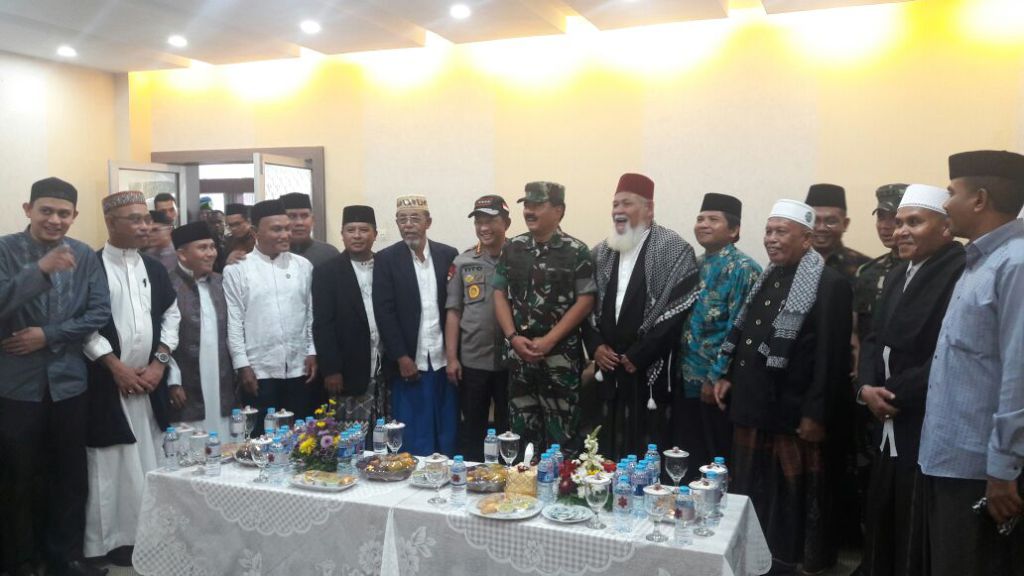 hallomonitor's tweet photo. MDHW Pertemukan Panglima TNI, Kapolri, dan Ulama di Aceh https://t.co/6PPVvXfbJz https://t.co/999bhiJrL2