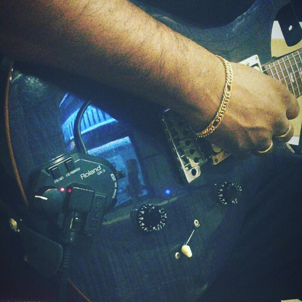 WhiteOctaves's tweet photo. Awesome guitar session with @josephvijay for a jazz song .. Loving the sound ❤️❤️❤️ #lifeofamusician #recordingstudio #trackingguitars #jazz # https://t.co/Jgz8TYurS5
