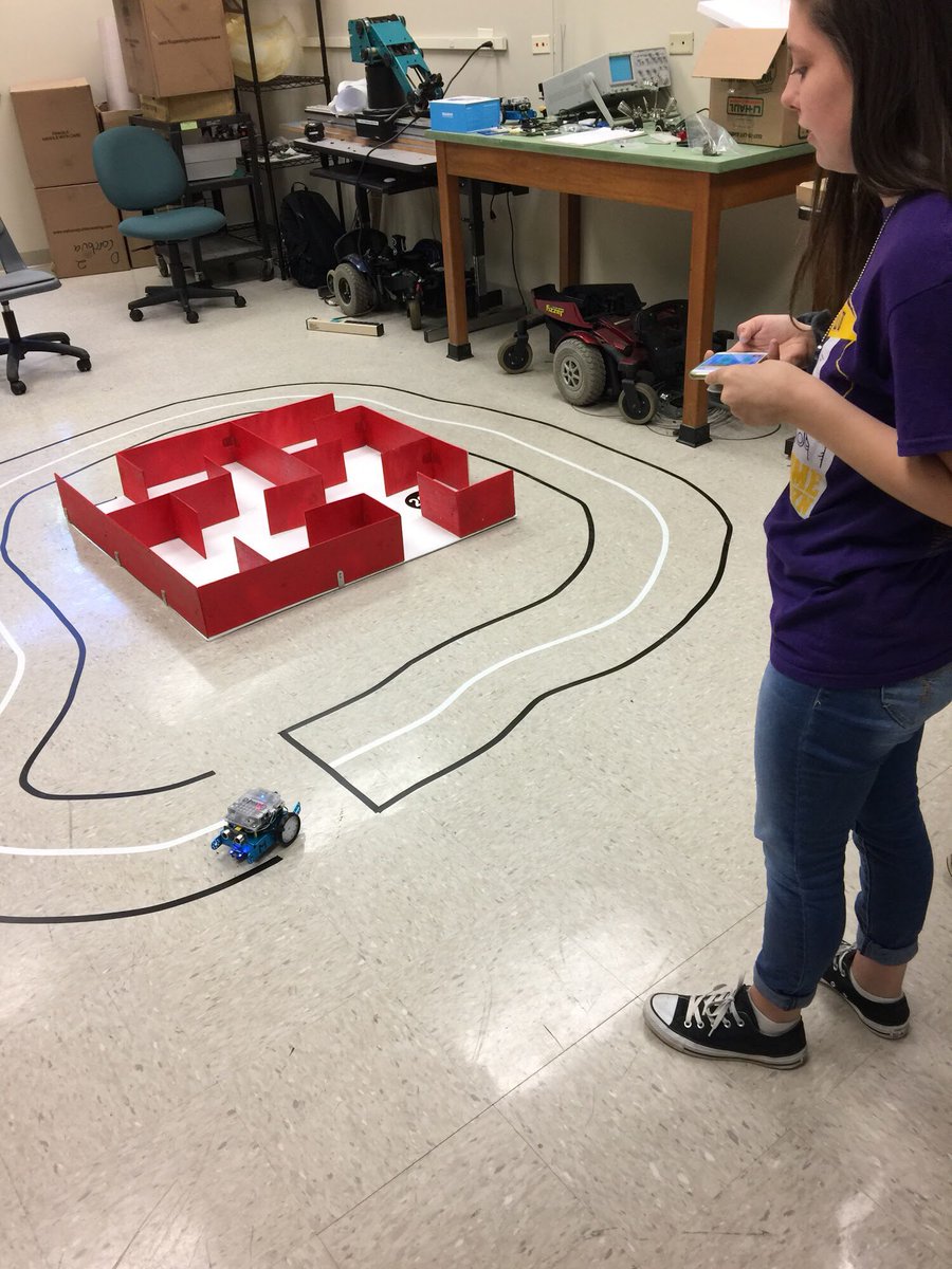 mswitzerjohnson's tweet photo. Henderson State University’s amazing physics, engineering and biology departments and The STEM Center hosted the 2018 High School Science Olympics! This was such a fun day that I am already excited thinking about next year’s event! #LiveReddie #hsustemcenter #ARKidsCanCode https://t.co/DVJquKhjgp