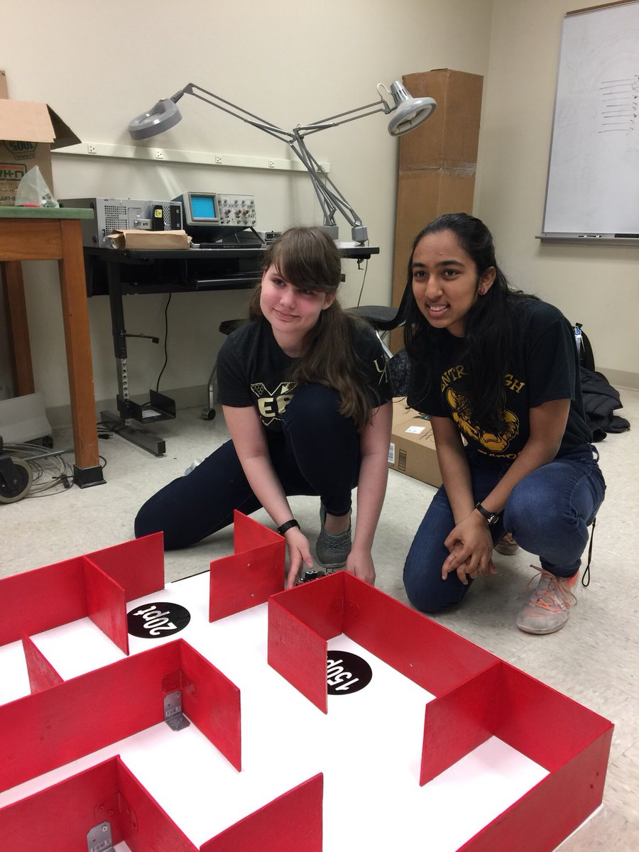mswitzerjohnson's tweet photo. Henderson State University’s amazing physics, engineering and biology departments and The STEM Center hosted the 2018 High School Science Olympics! This was such a fun day that I am already excited thinking about next year’s event! #LiveReddie #hsustemcenter #ARKidsCanCode https://t.co/DVJquKhjgp
