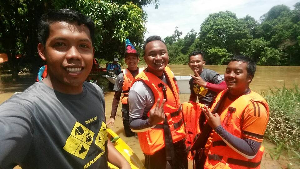 official_kbkht's tweet photo. Kenu capsized takdok hal 😆

Antara #KBKHTcanoeCrews yang menjayakan 'Stream Sweep MCMC CARE Empowering Hulu Terengganu' tahun lalu.

#KelabBeliaKembaraHuluTerengganu #KBKHT #UnderlakeTerengganu #BeliaHuluTerengganu @tourismtrg  @amazingter @SKMM_MCMC https://t.co/YzasHmdoOm