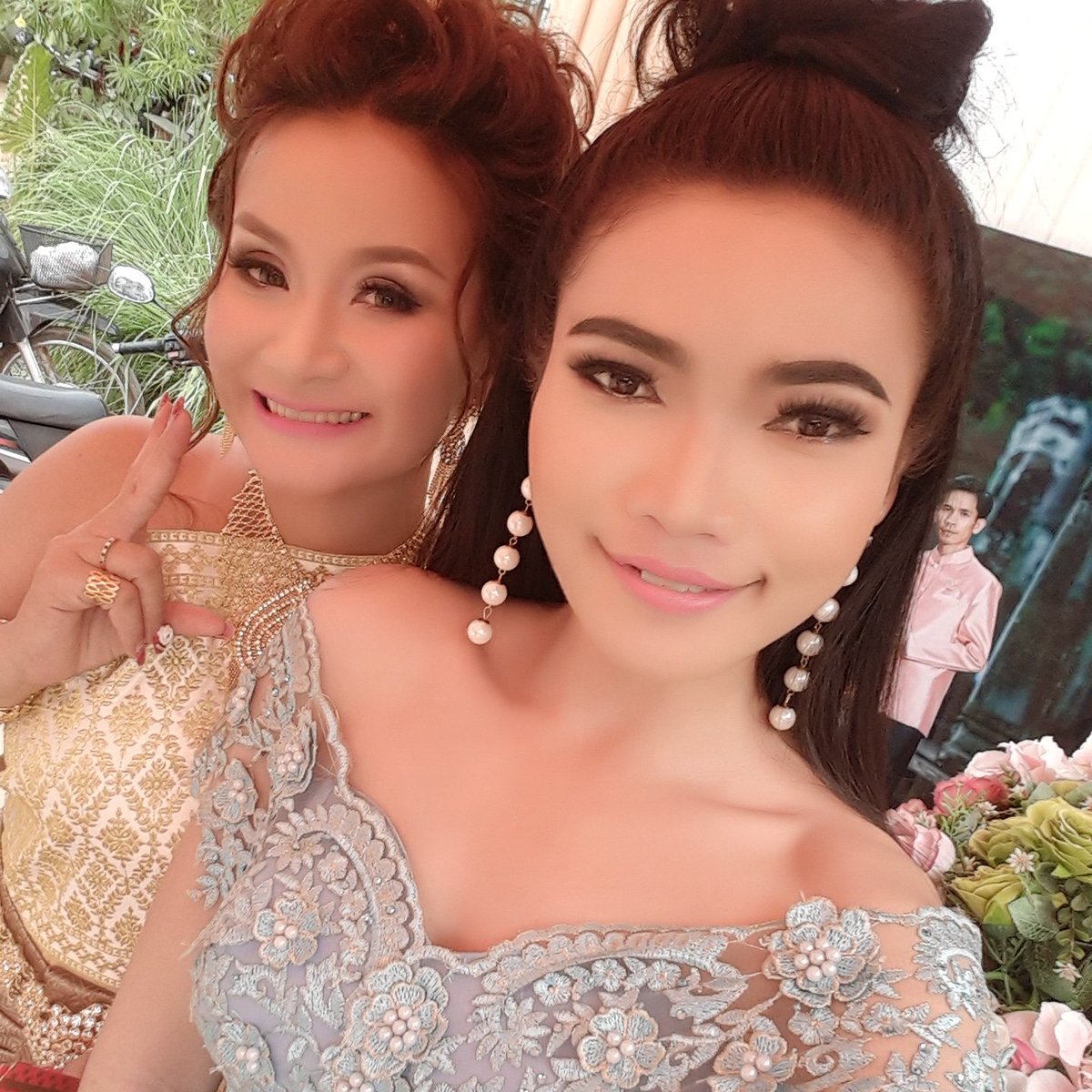 MolPich's tweet photo. Her wedding day https://t.co/RUJExIAAuT