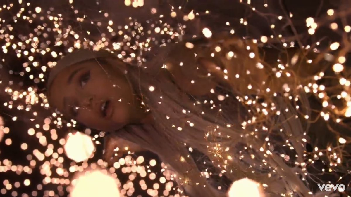 katewaIshe's tweet photo. eu to tentando processar tudo que aconteceu nesse clipe, ariana você salvou o pop #NoTearLeftToCryTonight #BuyAndStreamNoTearsLeftToCry https://t.co/kg83gkOOXl