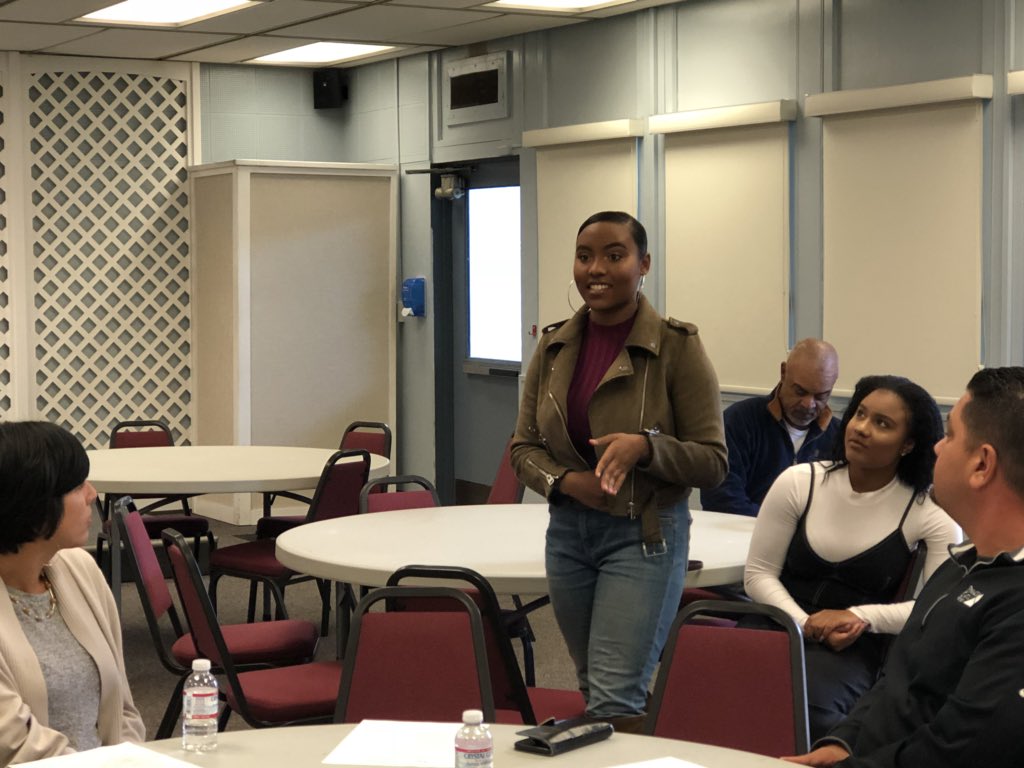 drdmhunter's tweet photo. .@WVUSD_Tweet 📚 #Students talk about the impact of @BVFoundation #GORE Collection exhibit 📜.  Thank you @HardyBrownII &amp; @drdanielwalker for the amazing #BlackHistory lesson 📖 #Diversity 🙌🏽‼️ https://t.co/bowyhrjnaX