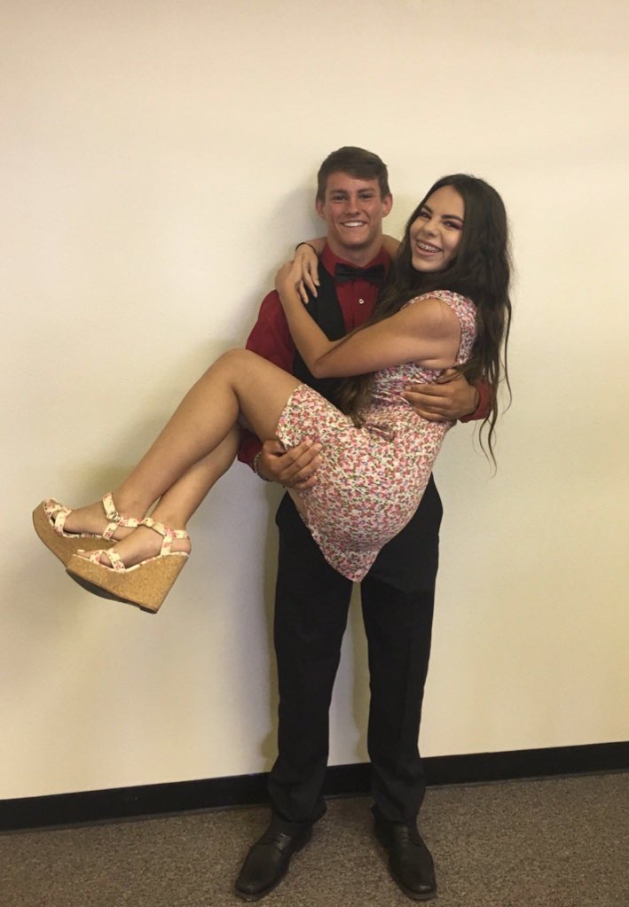schatz_jessica's tweet photo. Happy birthday @GraysonHertrich 🎉🎉 thank you for always lifting me up for random pictures after all these years 😜 glad I met you, love you 💓 until next time 🤫 https://t.co/FiE5qct3mk