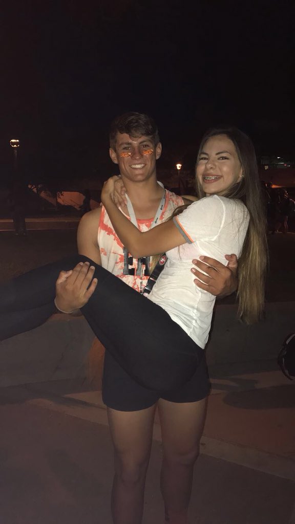 schatz_jessica's tweet photo. Happy birthday @GraysonHertrich 🎉🎉 thank you for always lifting me up for random pictures after all these years 😜 glad I met you, love you 💓 until next time 🤫 https://t.co/FiE5qct3mk