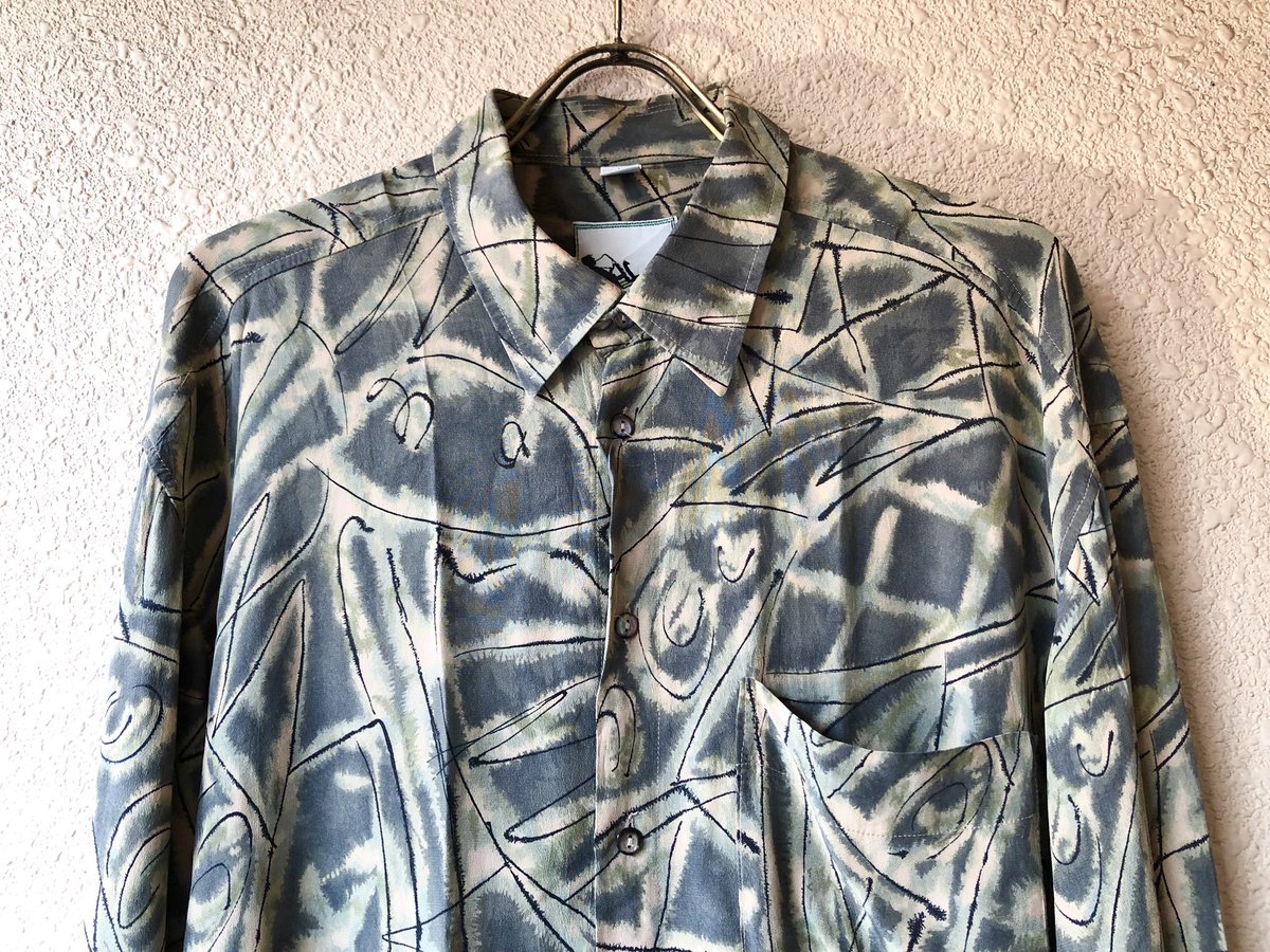 ragla_magla_s's tweet photo. RAGLA MAGLA 下北沢 

old "abstract pattern" polyester shirts

¥6,200(tax in)

#raglamagla #shimokitazaw #used #vintage #ラグラマグラ #下北沢 #下北 #古着屋 #古着 #shirt #shirts #patternshirts https://t.co/J4aiaguj3s