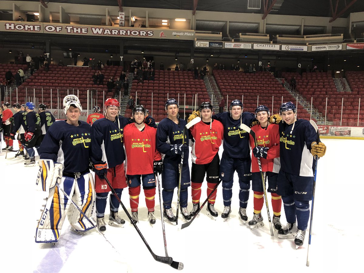 Great night out in Moose Jaw playing for ET and the rest of the <a href="/HumboldtBroncos/">Humboldt Broncos</a> with these boys 💚💛 #HumboldtStong #ET17