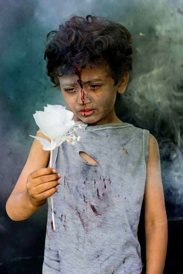 صـوركــم والغــروب يطلــعن الـروح 

رسآيلــكم اغآنــي تشــآقـي الجــرَوح 

اي 😔