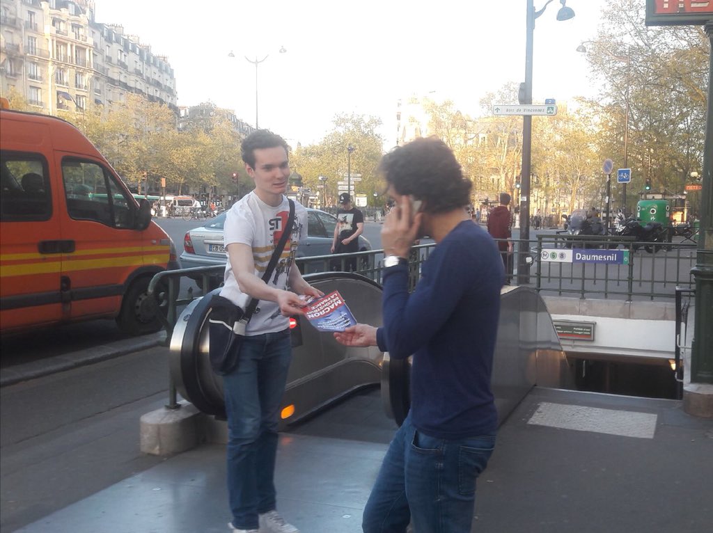 RNational_Paris's tweet photo. 👊Matinaux, les militants du #FNParis étaient ce matin dans le 12ème arrondissement pour informer les Parisiens que, face à la politique de déconstruction de la France menée par Emmanuel Macron, il y a la France durable prônée par Marine Le Pen ! Bravo à eux ! https://t.co/S0Uj0kx8iY