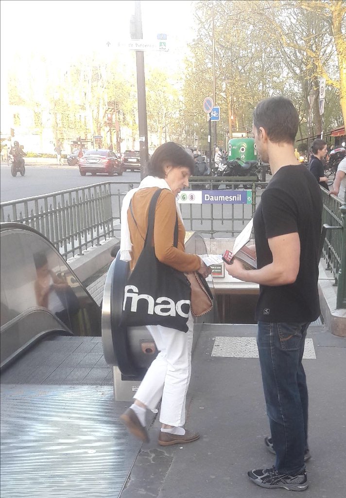 RNational_Paris's tweet photo. 👊Matinaux, les militants du #FNParis étaient ce matin dans le 12ème arrondissement pour informer les Parisiens que, face à la politique de déconstruction de la France menée par Emmanuel Macron, il y a la France durable prônée par Marine Le Pen ! Bravo à eux ! https://t.co/S0Uj0kx8iY