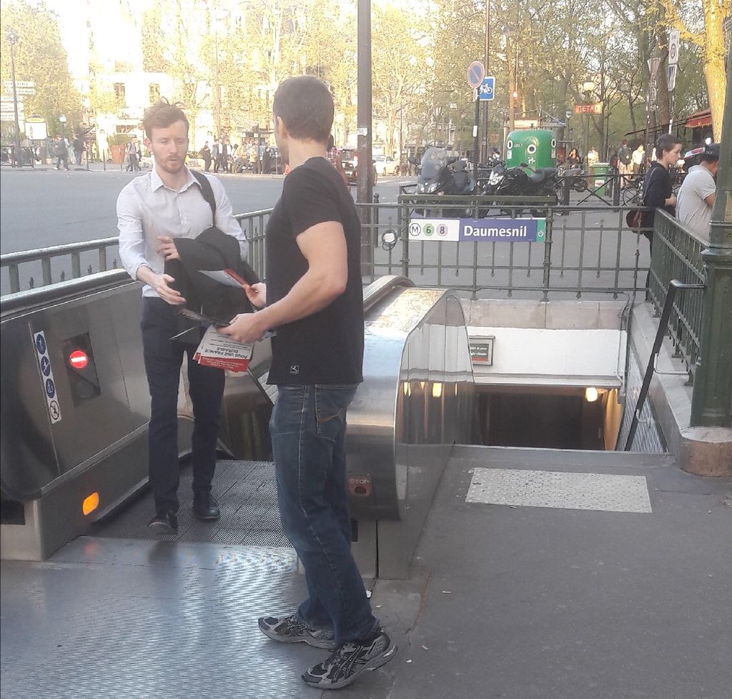 RNational_Paris's tweet photo. 👊Matinaux, les militants du #FNParis étaient ce matin dans le 12ème arrondissement pour informer les Parisiens que, face à la politique de déconstruction de la France menée par Emmanuel Macron, il y a la France durable prônée par Marine Le Pen ! Bravo à eux ! https://t.co/S0Uj0kx8iY