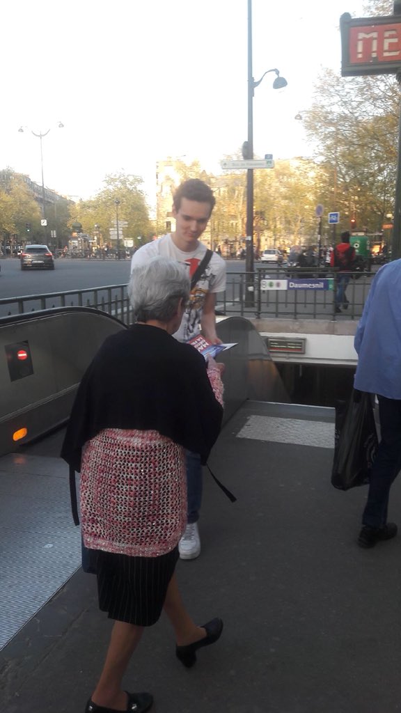 RNational_Paris's tweet photo. 👊Matinaux, les militants du #FNParis étaient ce matin dans le 12ème arrondissement pour informer les Parisiens que, face à la politique de déconstruction de la France menée par Emmanuel Macron, il y a la France durable prônée par Marine Le Pen ! Bravo à eux ! https://t.co/S0Uj0kx8iY
