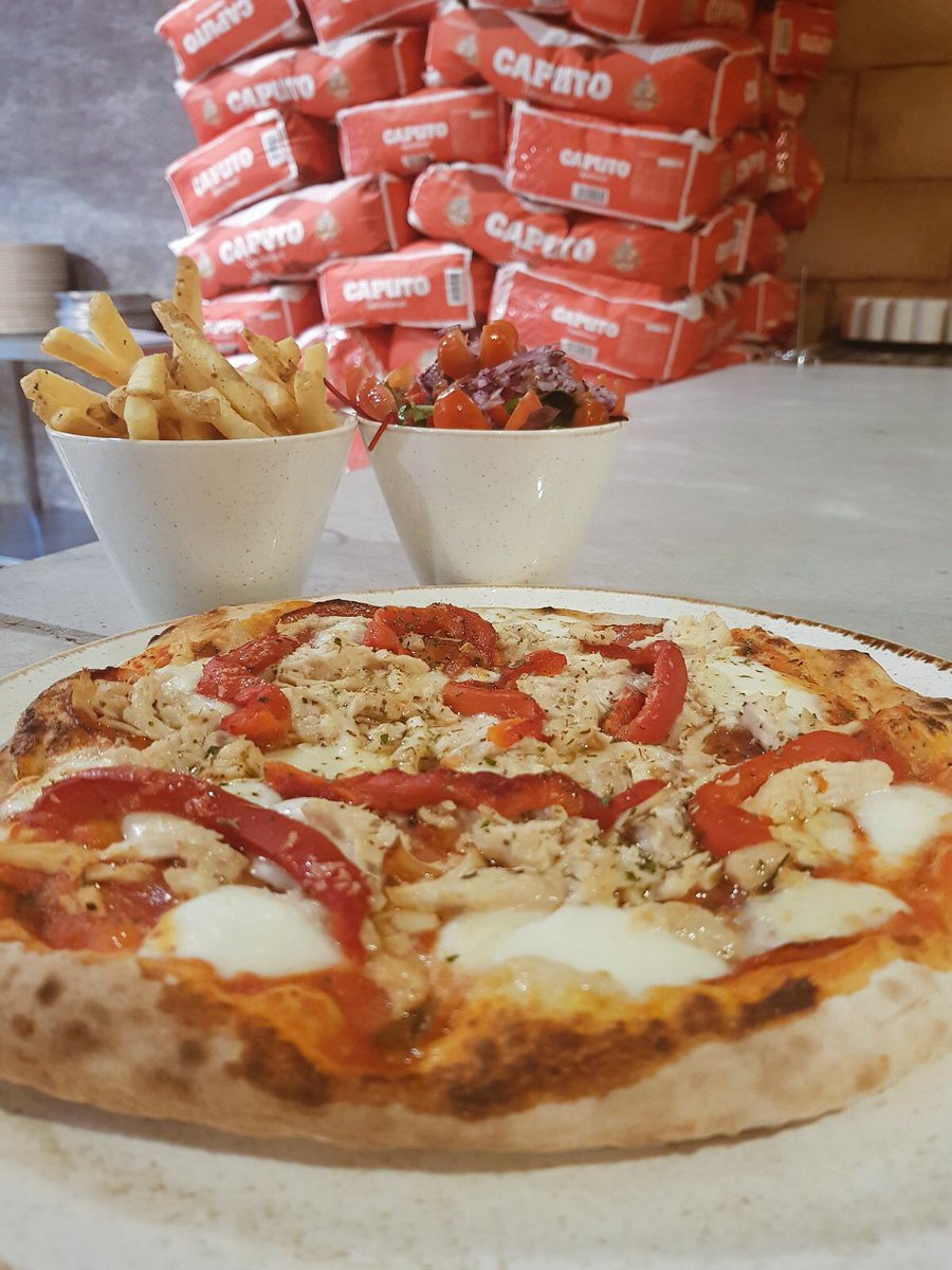PizzeriaRomans's tweet photo. Our pizzas are 10'' - not too big not too small #kindaperfect for any time including lunch time 🍕😋 #PizzaX #ChickenPizza https://t.co/EPr1ovnxmn