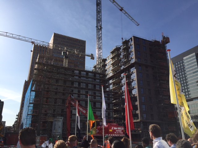 Janinevieveen's tweet photo. Afgelopen week is de bouw van appartementengebouw The George in de wijk Zuidas in Amsterdam officieel gestart, https://t.co/DrEdzZbfkj https://t.co/4OyBD7RWph