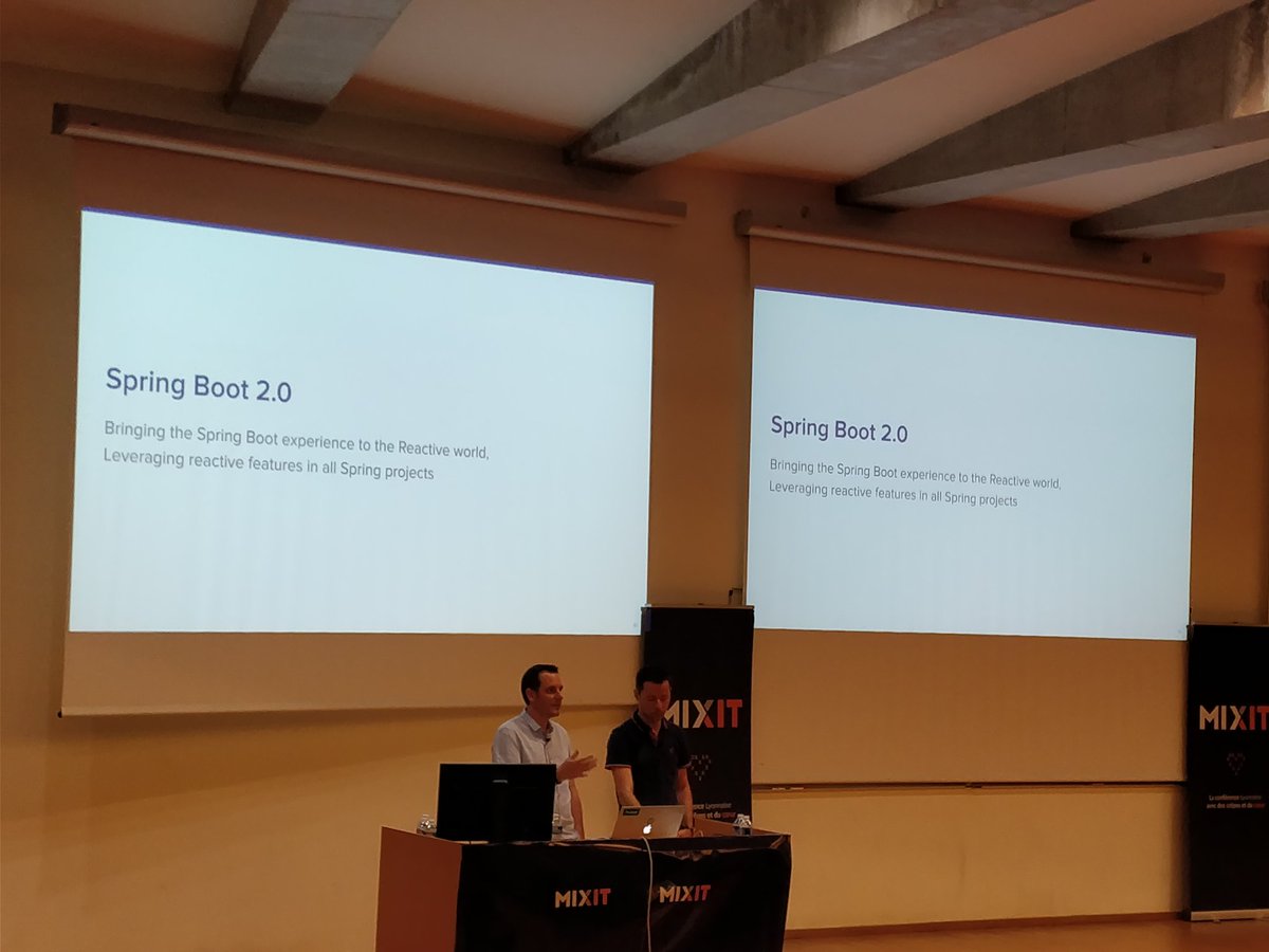JulienVillanti's tweet image. Car on fait jamais assez de Spring (et bonus on vient soutenir) @bclozel @snicoll #mixit18 #springboot2 cc @worldlinexpert