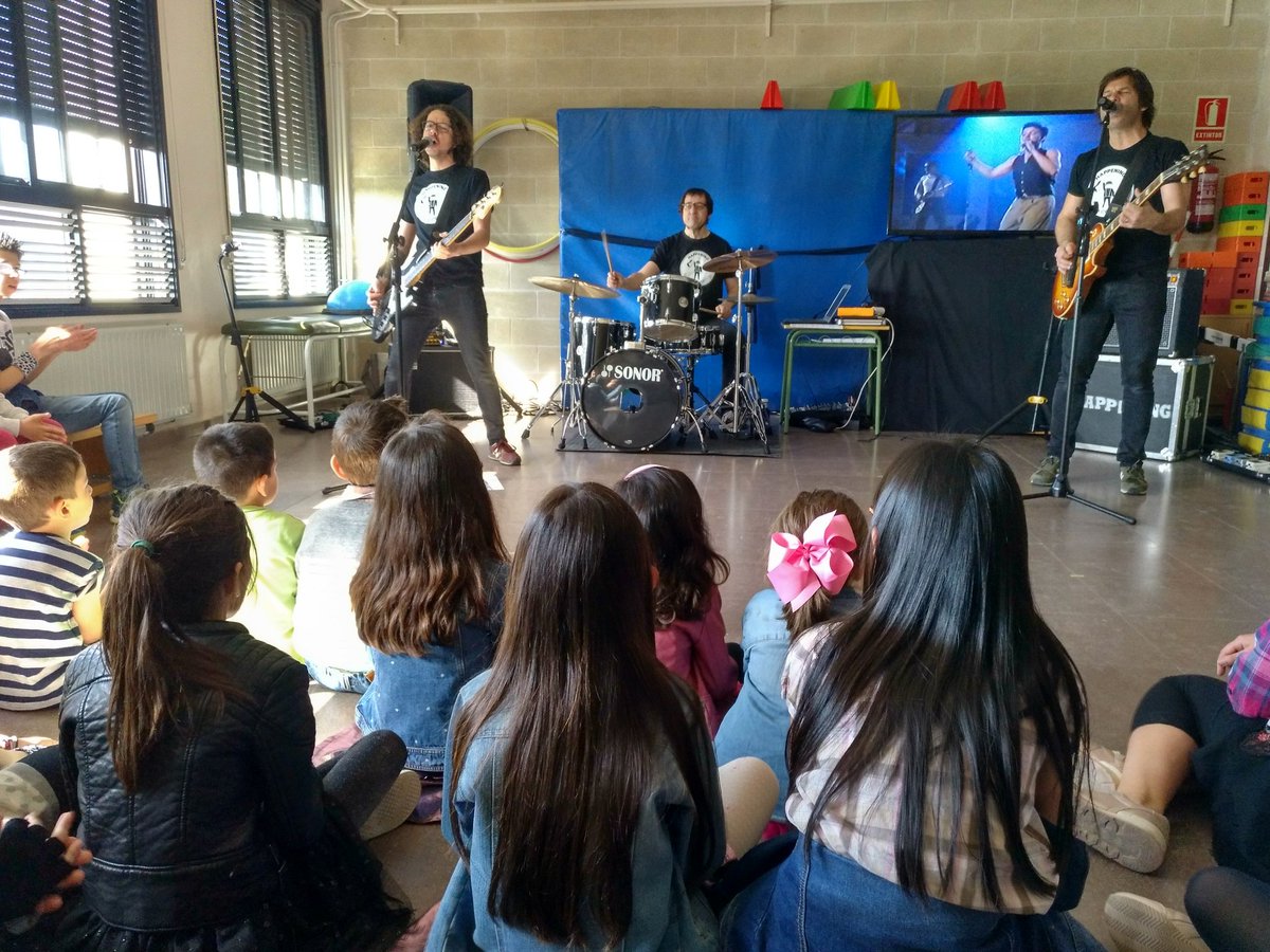 juandrigo's tweet photo. Concierto de los 80 con Happening!! https://t.co/q8K4XVGd51