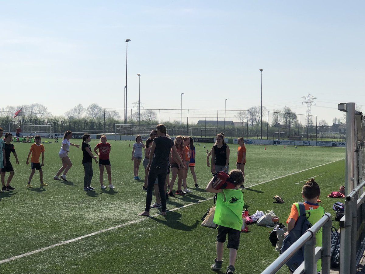 Koningsspelen in #klaaswaal <a href="/sssklaaswaal/">SSSKlaaswaal</a> #manageflemming #zsterk #tvklaaswaal #sportdansstudiobinnenmaas #rugbyscrumnr2 <a href="/RodeKruis/">Rode Kruis</a> <a href="/HW_Actief/">Hoeksche Waard Actief</a> <a href="/DeBlieken/">OBS De Blieken</a> #cbsdevliet! Hoge lokale betrokkenheid. <a href="/koningsspelen/">Koningsspelen NL</a> @GemCromstrijen