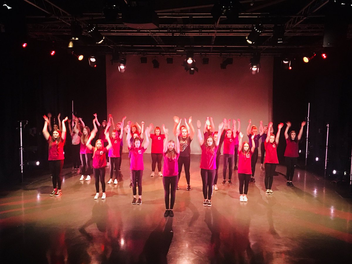 DunfermlinePE's tweet photo. Tech rehearsal well underway @PassDance 💃🏻 Sorting our lighting for tonight’s performance  💡 What a great learning experience for our Nat 5 dancers 😍#dancetrip#ladygaga#opportunties#dancecollege#professionaltraining#lovingit💜 https://t.co/PLcgrxbPTI