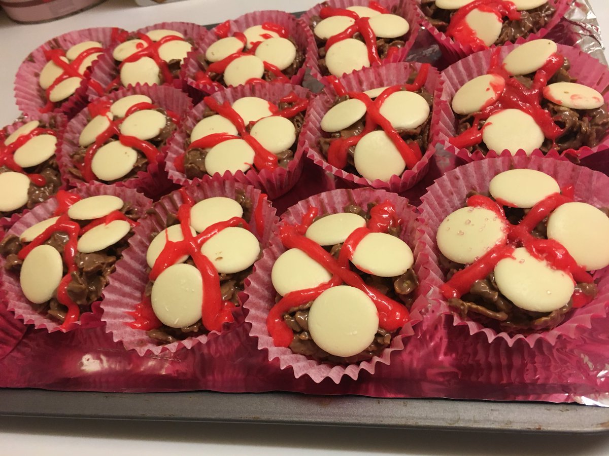 MissConstruct85's tweet photo. @BCUKrecruitment @AlderHeyCharity Well done xxxx so gutted I can’t be there I hope you can sell the crispy cakes #missconstruct85 https://t.co/Yfwdoqta2F
