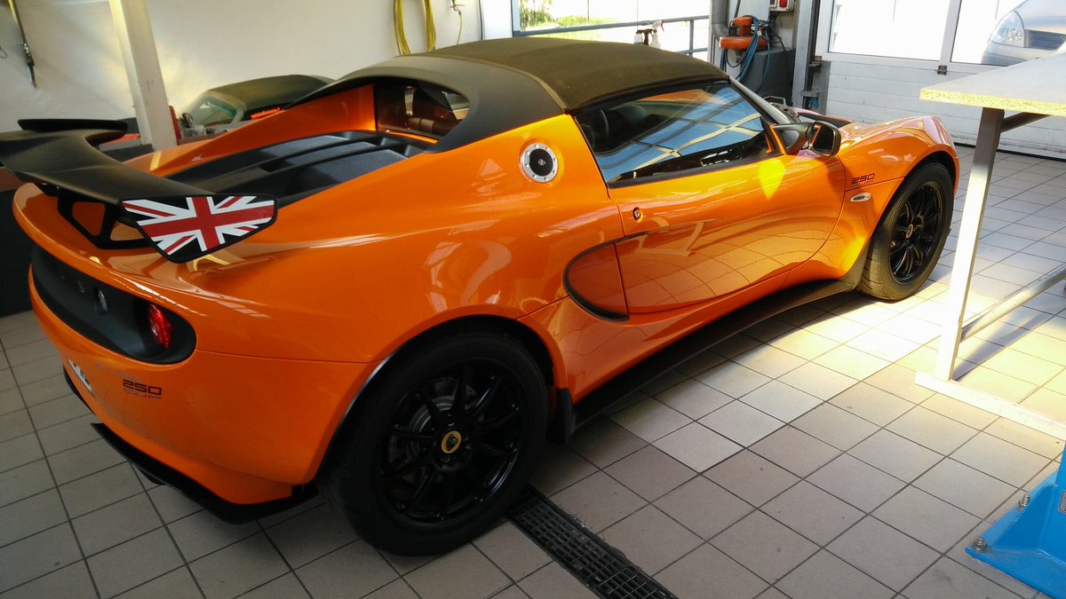 Yvan_111's tweet image. Chez Bauden Racing Car aux Échelles (73) pour des travaux de révision et maintenance pour #Elise... #LightIsRight #Lotus @ClubLotusFrance