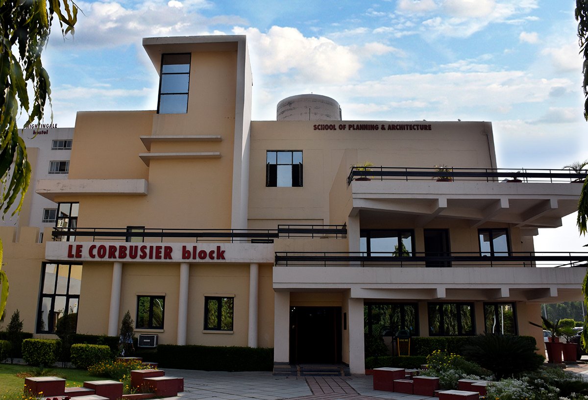 ChitkaraU's tweet photo. Another feather in @ChitkaraU's cap as #Chitkara #School of Planning & #Architecture (#CSPA) has been recognised 'The 10 Most Innovative Institutes for Architecture in 2018' by the #KnowledgeReview #Magazine.
Congratulations CSPA for this feat! https://t.co/88rHjWrFlE