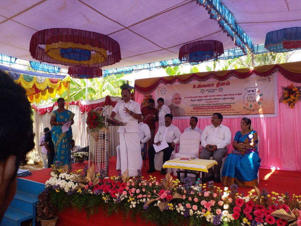 Shri.K.Pandirajan,Hon'ble Min of Tamil Culture&amp; Tamil Official Language,Govt.of TN and Shri <a href="/rsitharthan/">R Sitharthan</a>, Exe. Director, <a href="/IndianOilcl/">Indian Oil Corp Ltd</a> TN State distributed PMUY connections at #UjjwalaDiwas event held @Nathemmedu Village,Tituninravur,Thiruvallur Distt. <a href="/PMUjjwalaYojana/">PM Ujjwala Yojana</a>