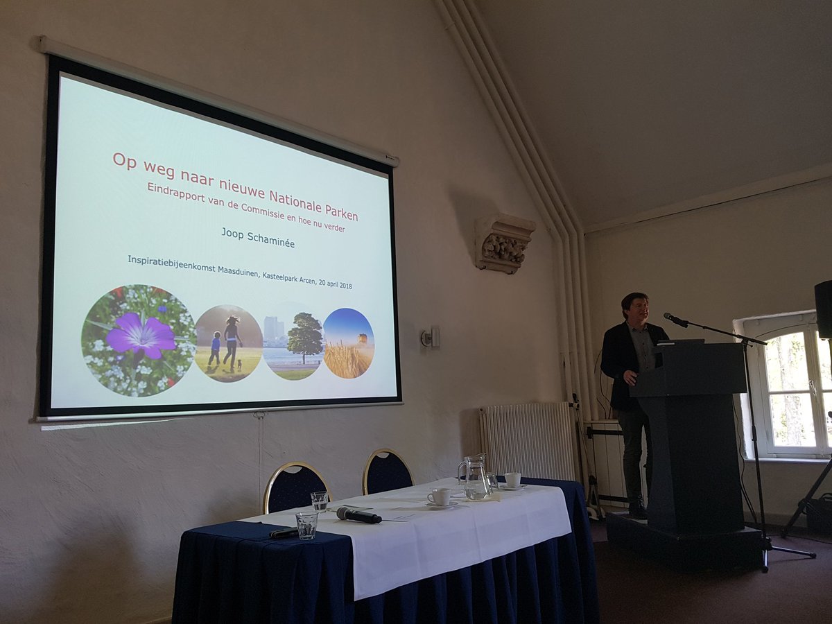 BerHouben's tweet photo. Inspirerende presentaties tijdens bijeenkomst particulier collectief Maasduinen @HubertMackus. Op weg naar landgoed Limburg. #IKL #kasteeltuinarcen https://t.co/dcuWCVuswP