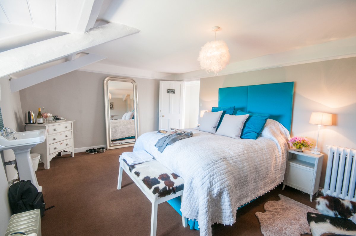 Yarnerhouse's tweet photo. Special Offer on our Luxury Bed and Breakfast accommodation - book direct with us and have a complimentary bottle of Prosecco waiting for you on arrival - maybe in your room or maybe taken in the sunshine on the terrace ... your choice ! @VisitDartmoor @dartmoornpa https://t.co/XYdThC5YGV