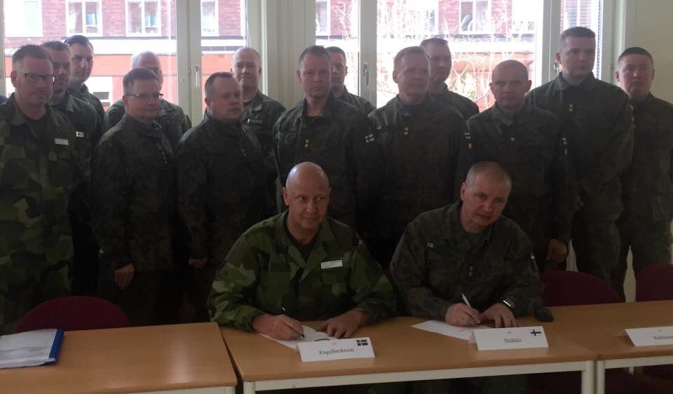 Maavoimat's tweet photo. Suomen ja Ruotsin maavoimien välinen yhteistyö etenee. Vuosittain järjestettävät esikuntaneuvottelut pidettiin tällä viikolla Tukholmassa. Lue lisää: https://t.co/r8yelU1QN8 #FISE #kvyhteistyö #maavoimat https://t.co/qM2vgg6NPK
