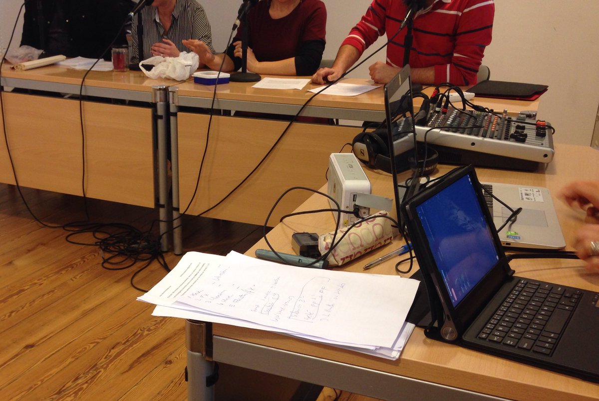 Salesianos_Vigo's tweet photo. Participando e aprendendo en #comunicatEC sobre A Radio na Escola. @labderadio @bescolaresgal https://t.co/fy53rX6aZZ