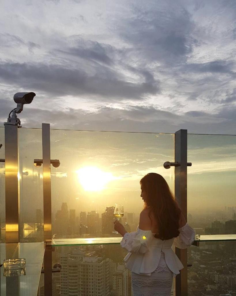 Henshin She Knows How To Enjoy Our Rooftop Bar At Level 67th Thanks For Sharing Ig Evelineshu Weekend Plans Sorted Highestrooftop Bar Jakarta Cocktails Sunset Ladiesnight T Co Sbmacokoq0