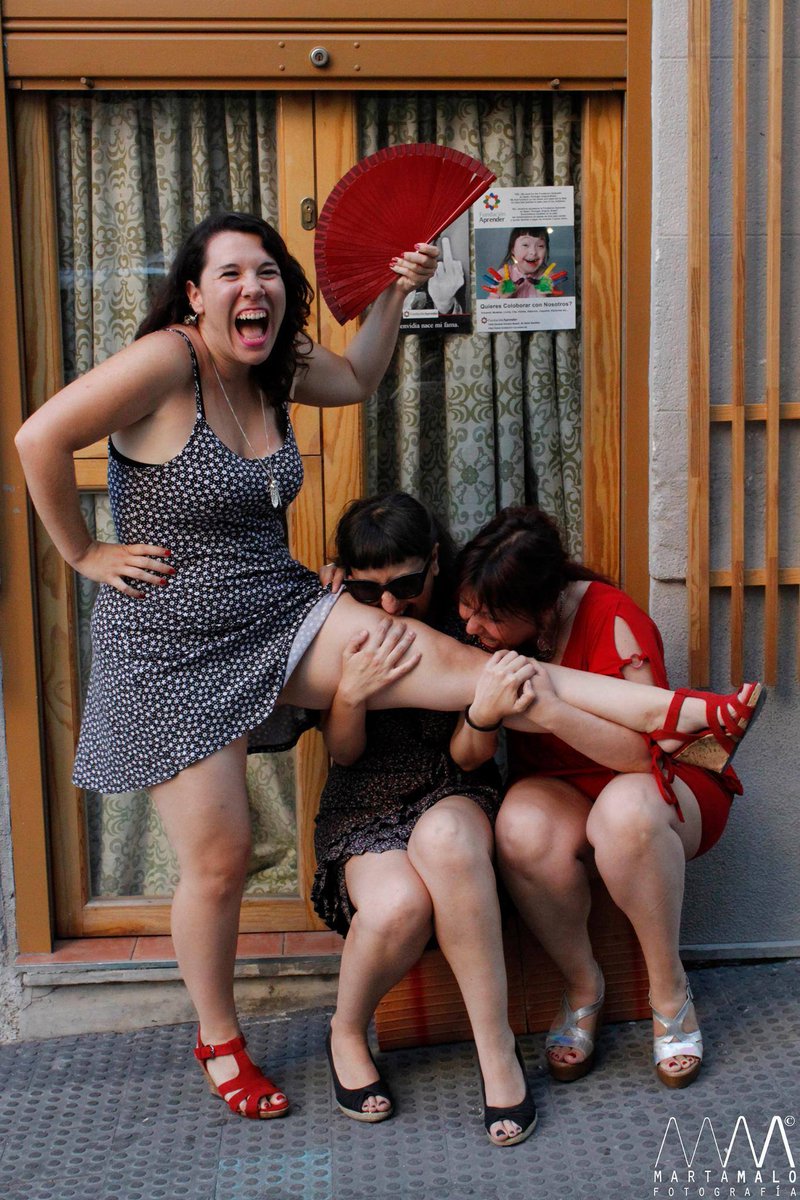 equilibristasR3's tweet photo. ¿Odias a las parejas de metro? Ellas sí. Son @WeAreJamonas y lanzan su EP debut al más puro estilo #tontipop

Ahora en @radio3_rne https://t.co/ZA2NXYA6qx https://t.co/IXUzqyCsiC