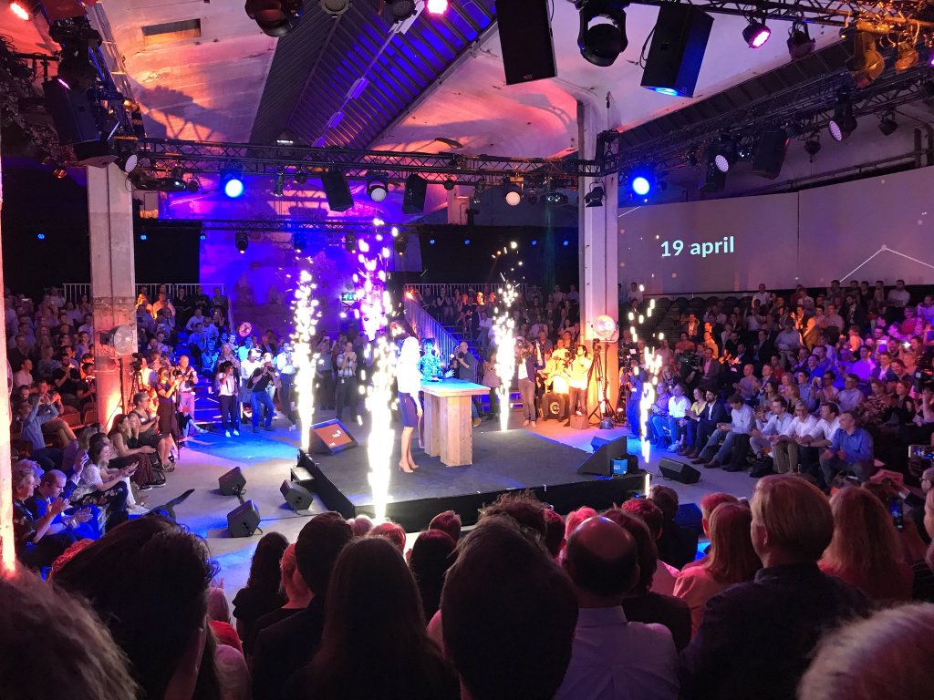 Gisteren waren we met FLVX bij de #StartupDeltaSummit. Super inspirerend om te zien dat startups, innovatiehubs, bestuurders en experts bij elkaar komen om het startup ecosysteem in Nederland te vebeteren!