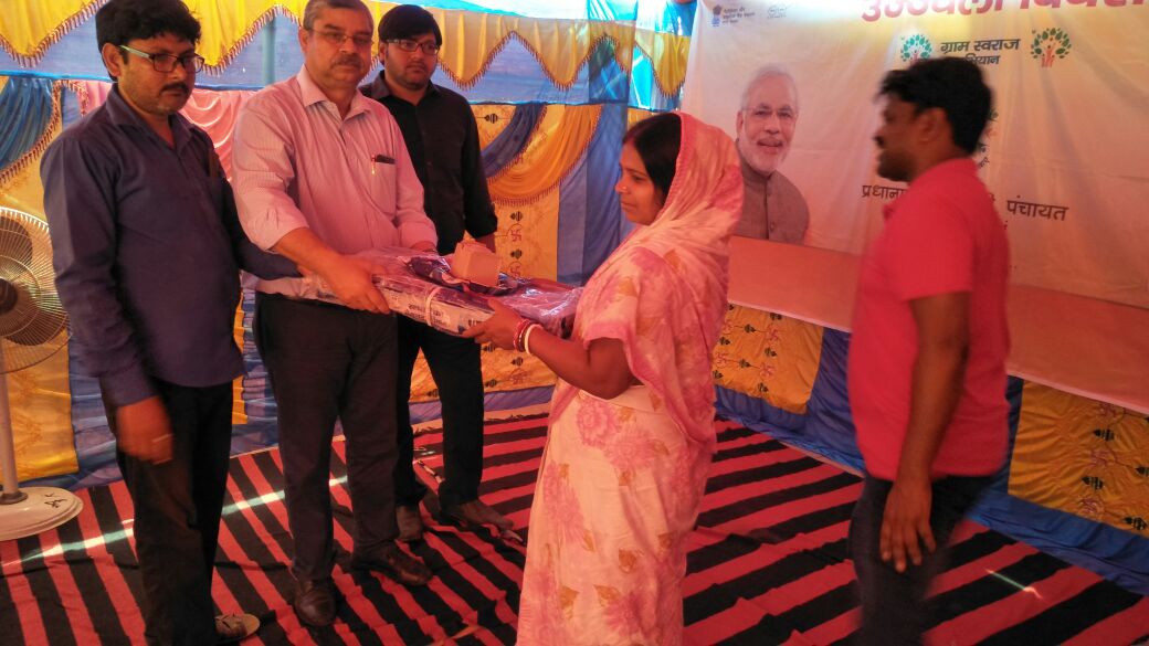 pranay3220's tweet photo. #UjjwalaDiwas PM LPG Panchayat event at Village Saidpur block Rajmahal District Sahibganj Jharkhand in presence of Hon MLA Sh Anant Ojha. @HPCL @GramSwarajAbhiy @PMUjjwalaYojana https://t.co/vjtejBC9cx