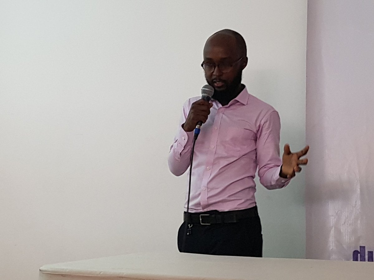 semainedunumgn's tweet photo. #FormationBlockchain
"Si vous rejoignez le réseau, vous êtes en concurrence avec des milliers d'ordinateurs dans le monde". M. LamineDiallo.
@APIP_Guinee
@GouvGN
@orangeguinee_gn
@POSTEGN
@MTNGuinee
#SemaineDuNumerique18 https://t.co/bhrYAdm4qe