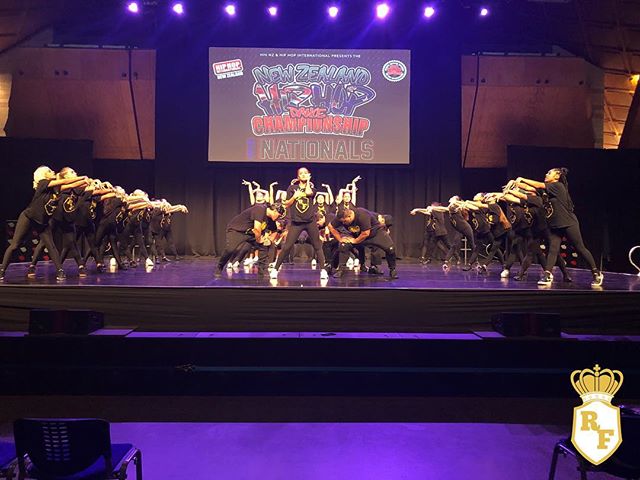 Stage reh 💀⚔️👑 #ROYALFAMILYBREAKTHEINTERNET 😈 📷: @officialroyalfamilydancecrew