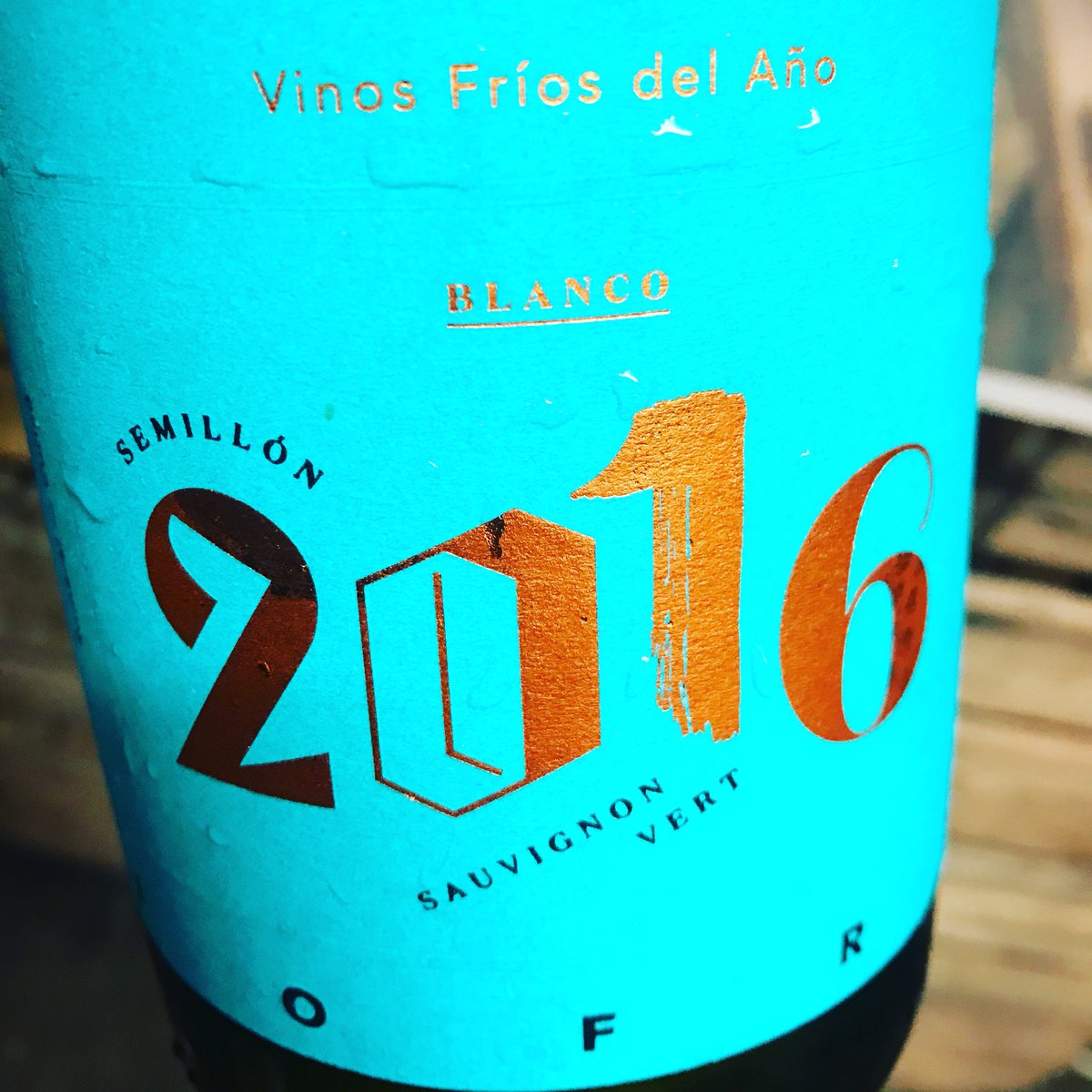 TweetaDean's tweet photo. Delicious new style field blend of Semillón (15% Sauvignon Vert) from Chile. From 70-80 year old vines, grapes are hand-picked, left on the skins for six months in steel. Deep colour, very dry finish but rich flavour, great texture and balance. A real gastronomic wine. https://t.co/3gjWMAkLWX