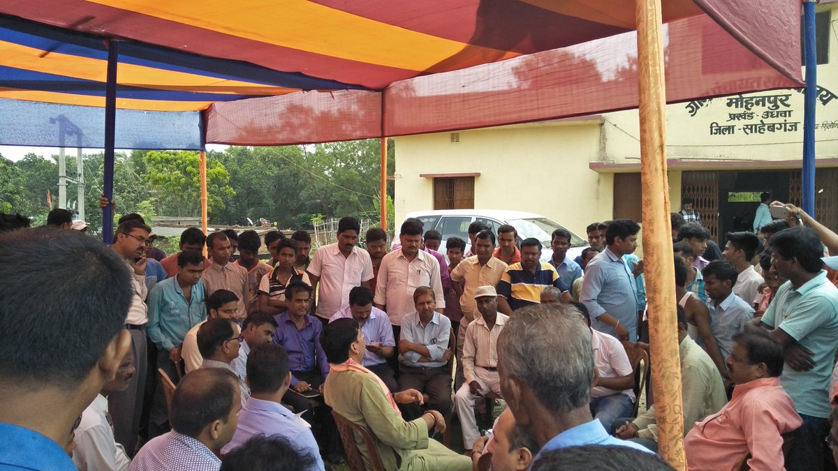 manishsing's tweet photo. @HPCL @Rg03Goel @PMUjjwalaYojana LPG panchayat at village Mohanpur, Block Udhwa, District Sahibganj, Jharkhand in presence of Hon. MLA, Rajmahal Sh. Anant Ojha. https://t.co/G7JNIK2SPn