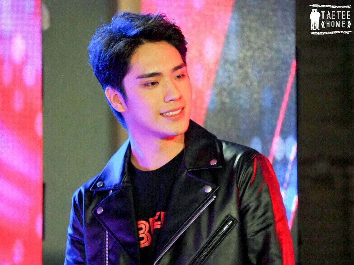 TaeTee_Home's tweet photo. 👍 เจอหนุ่มหน้าใสงานดี😍
หล่อ เท่ห์ มีแถมคือความน่ารัก 
คนอะไร๊ ครบ ค่ะ  ♥️💛💛💛💛♥️

#อะไรอะไรก็ตี๋ 
#Teethanapon 
#sbfive https://t.co/M5uTpPxyDD