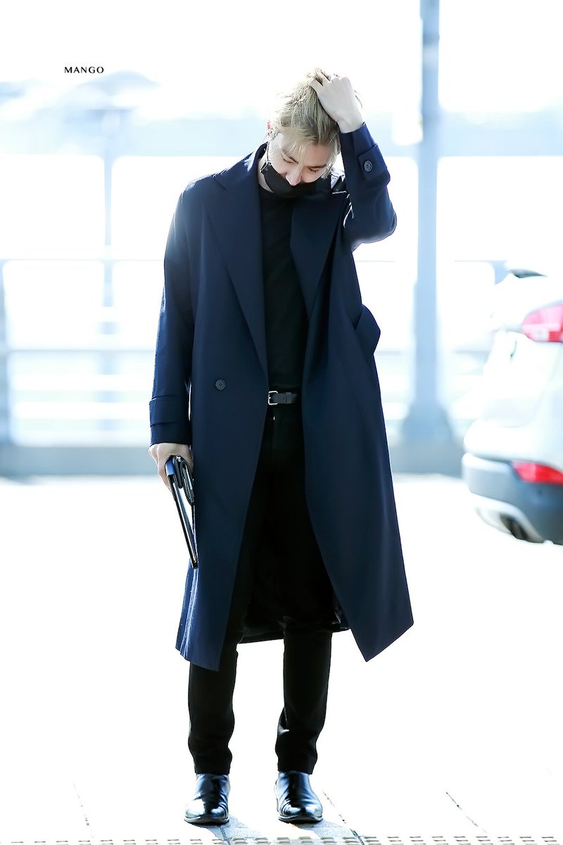 Dandyfish__'s tweet photo. 180418 Siwon~❤ @ ICN Airport [CR:__芒果酱__] // งื้อออ หล่อมากกก น้องละลายตายไปเลยค่าาา 😍💓 https://t.co/va9YVzaWAL
